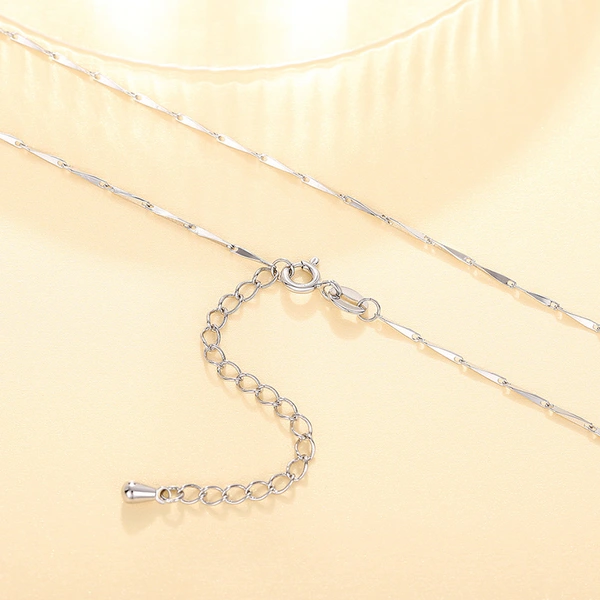 European and American fashion box chain cross chain water wave chain snake bone chain melon seed chain lip chain accessories female clavicle chain