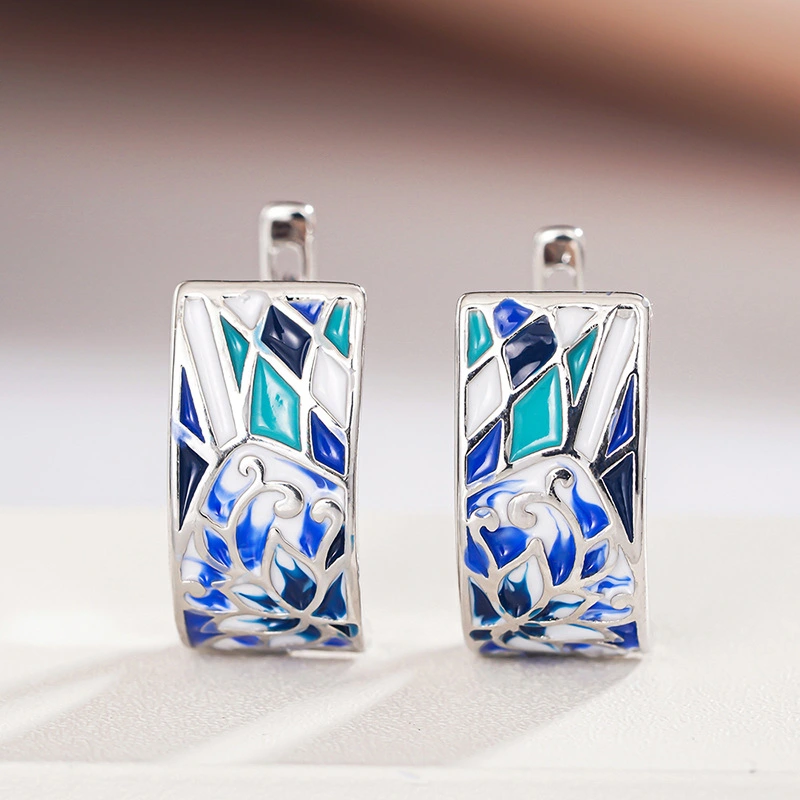 New style earrings for women, blue and white porcelain, smudged oil painting, small fresh new Chinese style jewelry