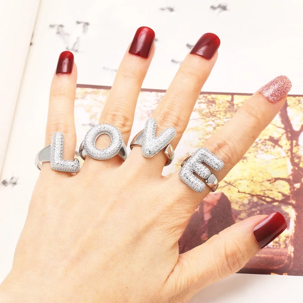 Jewelry Europe and the United States hot selling 26 English letter ring gold-plated full zircon fat letter ring rih91