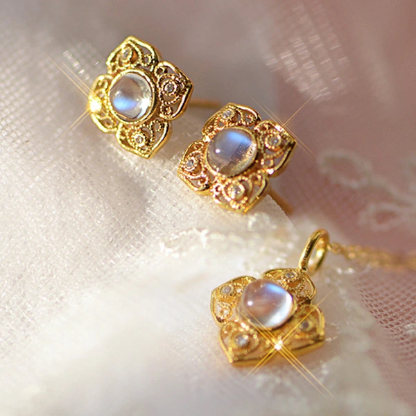  French fashion four-leaf clover hollow necklace earrings temperament lace retro set high-end female jewelry