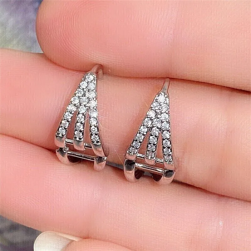 New European and American earrings for women with triangular geometric design, exquisite and elegant popular jewelry