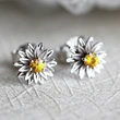 Dubai luxury earrings small daisy flower night market source earrings exquisite small fashion earrings