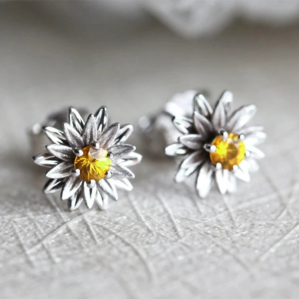 Dubai luxury earrings small daisy flower night market source earrings exquisite small fashion earrings