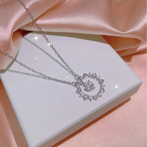 European and American classic Virgin Mary necklace heart-shaped geometric pendant with diamond colored zircon love necklace