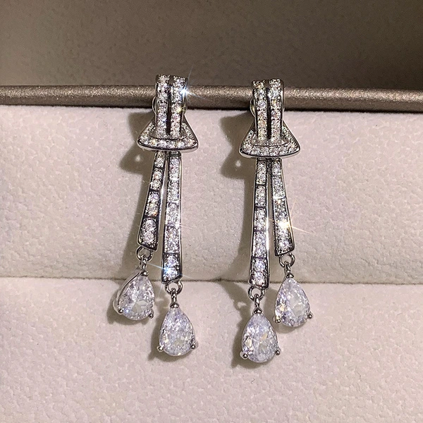 Tassel fashion earrings for women's evening dresses, water drop design earrings, fashionable light luxury style, high-end earrings