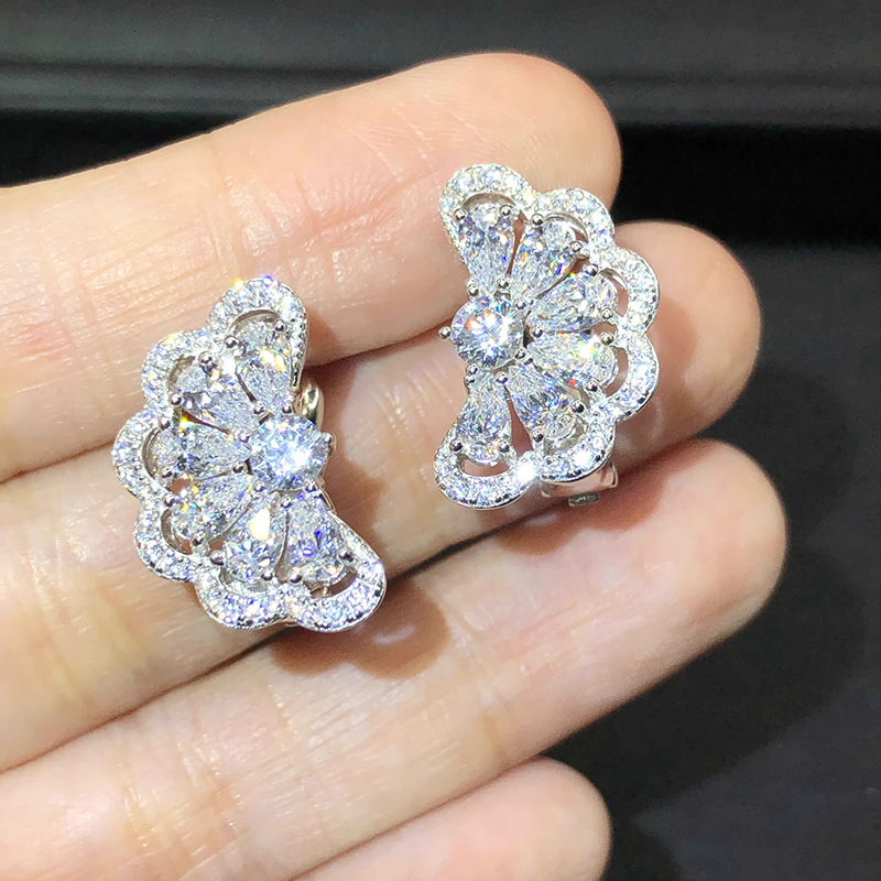 Petal gentle water drop flower earrings for women, elegant temperament, ladylike matching with delicate fragrance style