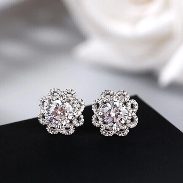 Fashionable and popular earrings with micro-inlaid zircon flowers, gorgeous and popular women's earrings, small and compact for daily commuting