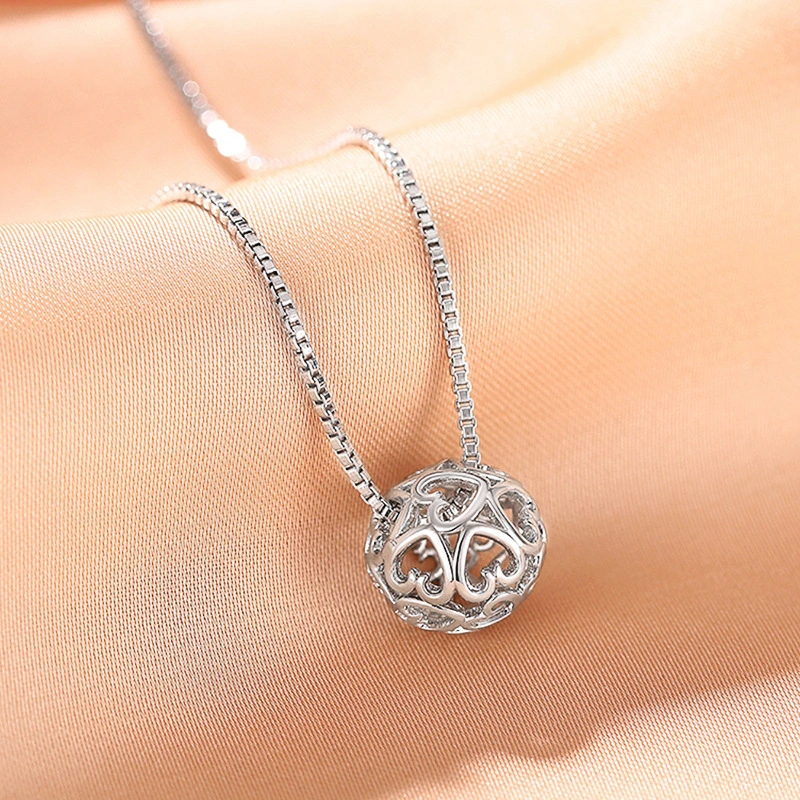  European and American three-dimensional necklace for women, heart hollow design necklace, Internet celebrity style sweet box chain pendant