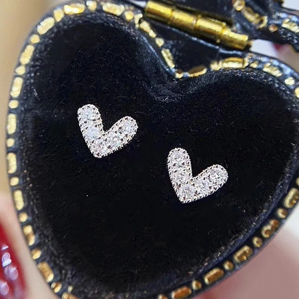 Live broadcast hot small earrings mini micro-inlaid heart zircon earrings for women to sleep without taking off earrings