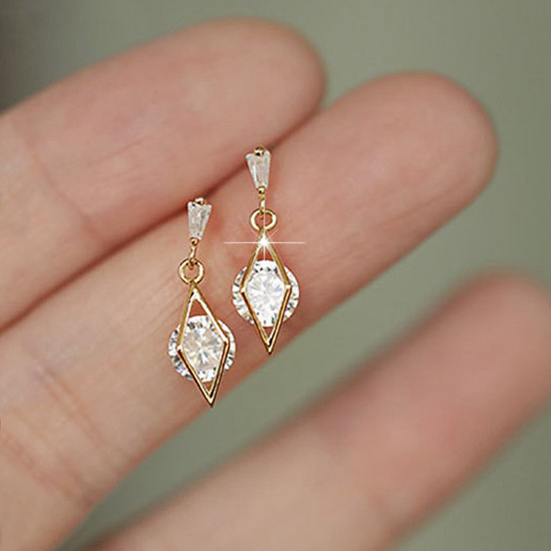  Geometric design earrings for women, fashionable and trendy, French style, simple and generous earrings, shiny round zircon