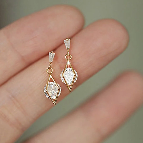  Geometric design earrings for women, fashionable and trendy, French style, simple and generous earrings, shiny round zircon