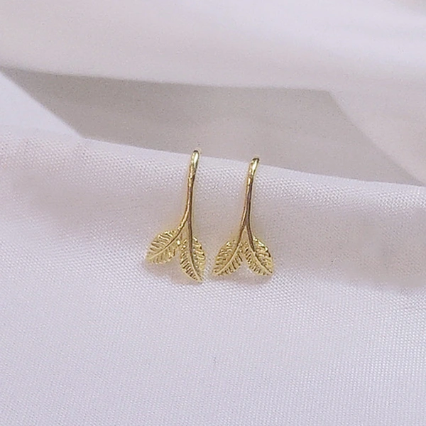  Forest style literary leaf earrings small fresh temperament sprouting young leaf ear hook Korean personality student ear clip