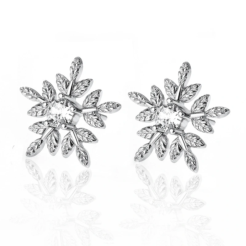    New Sweet Snowflake Shape Women's Earrings Exquisite Zircon Holiday Gift Earrings Wholesale