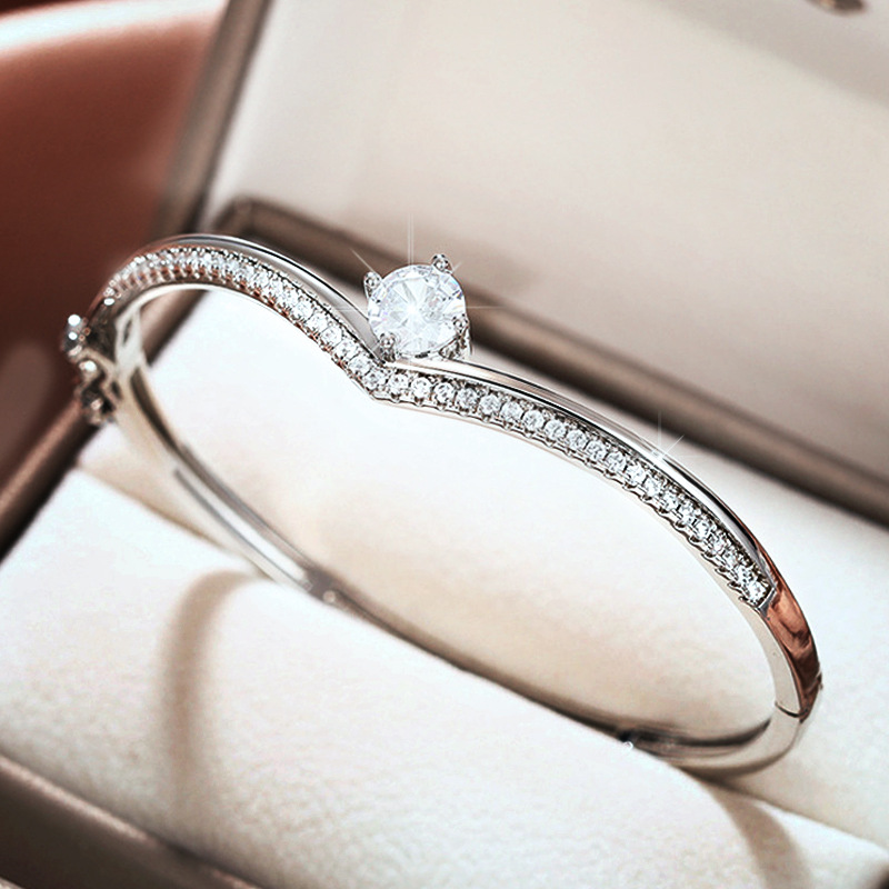 Crown Gentle Hot Selling Round Luxury Bracelet for Women, Elegant and Fashionable Dress Matching Jewelry