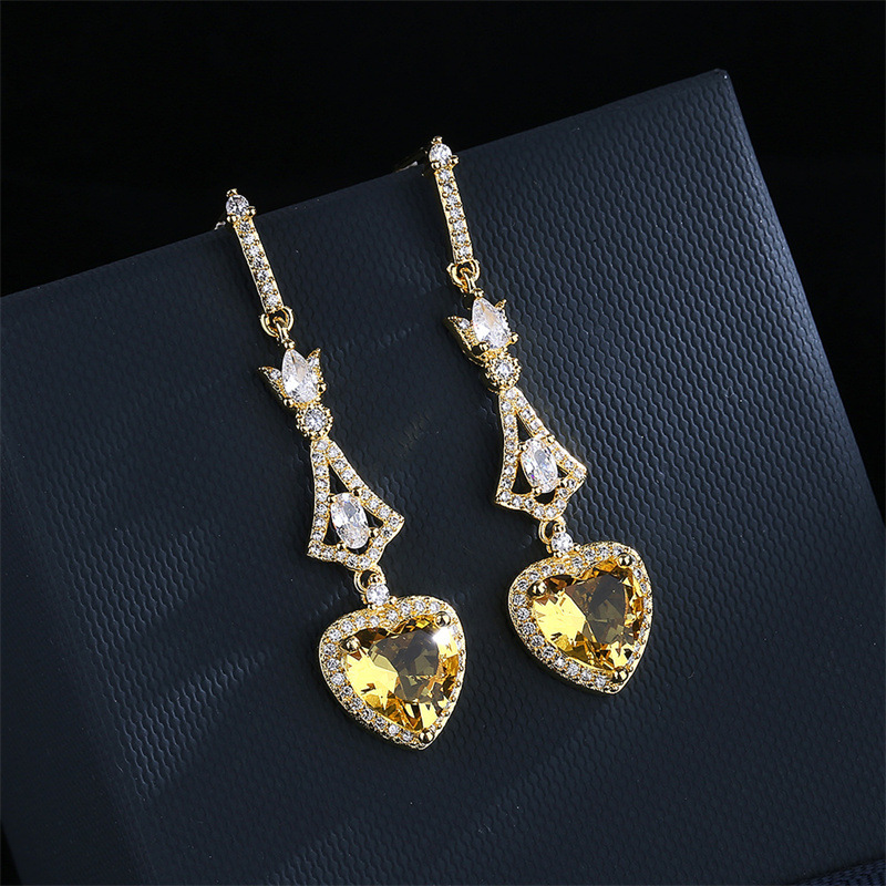 Sweet and cool geometric long bridal earrings for women, copper-plated gold-plated micro-inlaid heart-shaped zircon luxury peach heart earrings