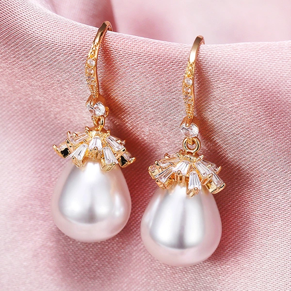 Japanese and Korean Baroque style earrings, simple artificial pearl earrings, retro palace style, long and versatile earrings