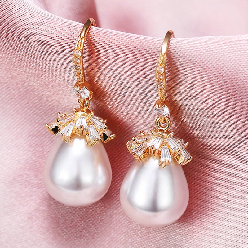 Japanese and Korean Baroque style earrings, simple artificial pearl earrings, retro palace style, long and versatile earrings