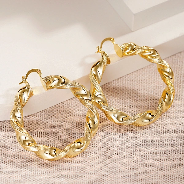 Spiral metal electroplated gold earrings for women, niche design, high-end style earrings, Asian sweet and cool accessories