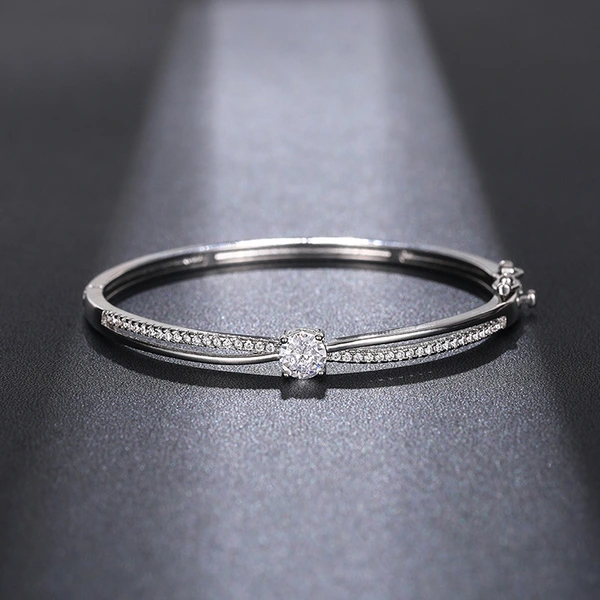 Popular European and American versatile bracelet for women, cross design, round zircon jewelry, elegant and exquisite niche jewelry
