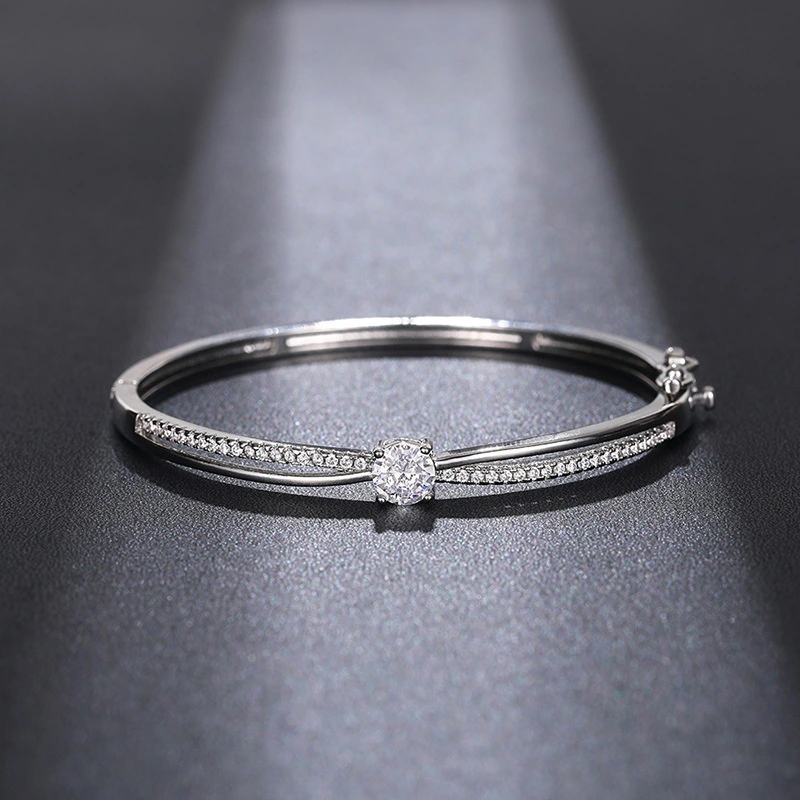 Popular European and American versatile bracelet for women, cross design, round zircon jewelry, elegant and exquisite niche jewelry
