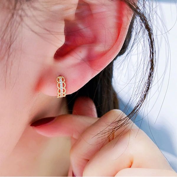 High-end light luxury zircon earrings small round beads hollow niche earrings 2024 new trendy earrings for women