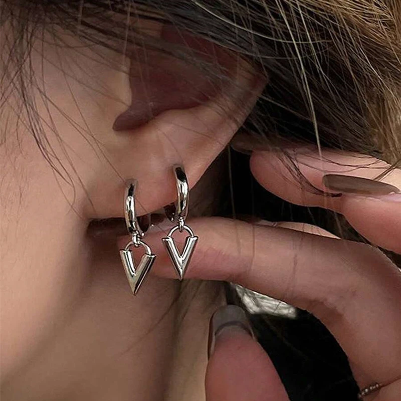Hot neutral geometric earrings with triangular design, technological sense, internet celebrity style, chic and fashionable