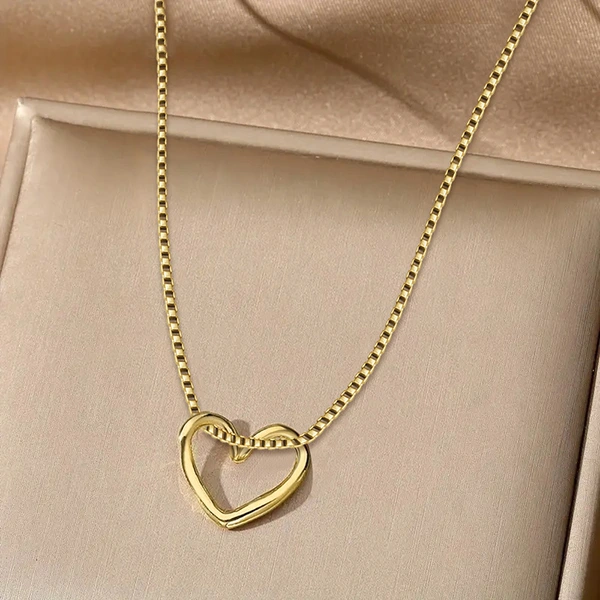  Xiaohongshu hollow peach heart necklace female simple clavicle chain fresh temperament necklace niche design jewelry