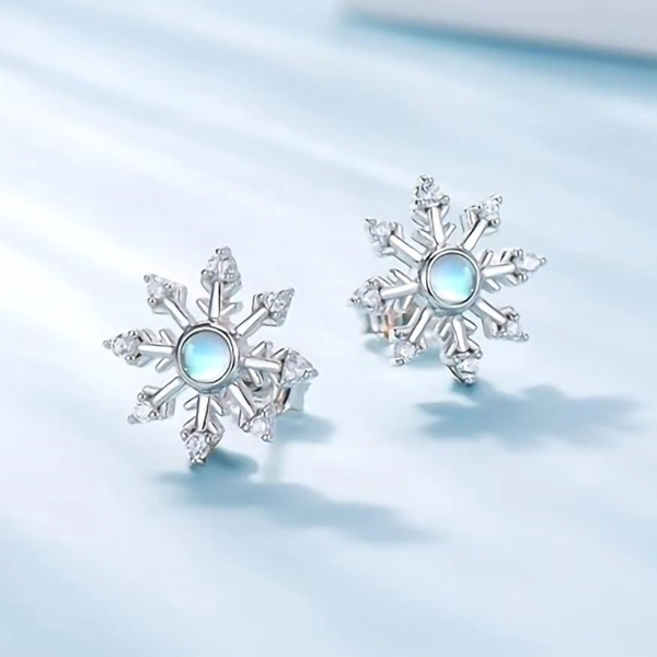  Fashion Christmas snowflake earrings for women, exquisite and small, festive matching earrings, popular New Year style