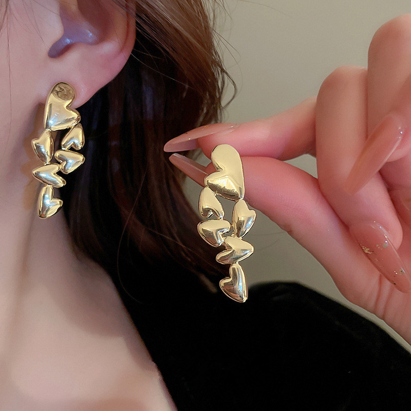 Irregular personality metal earrings designer style heart shiny Ruili magazine style exaggerated earrings