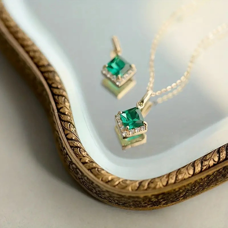  London Garden Square Diamond Necklace Women's Niche Design Emerald Clavicle Chain Super Hot Style