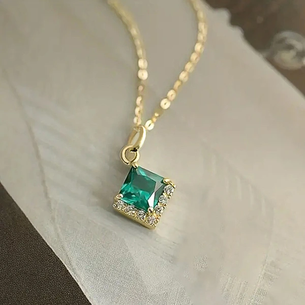  London Garden Square Diamond Necklace Women's Niche Design Emerald Clavicle Chain Super Hot Style