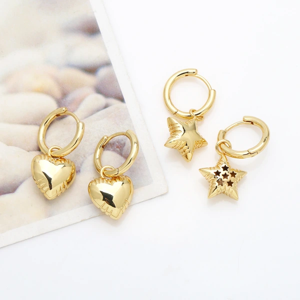 European and American hot-selling fashion simple high-end love earrings niche design five-pointed star earrings eru71
