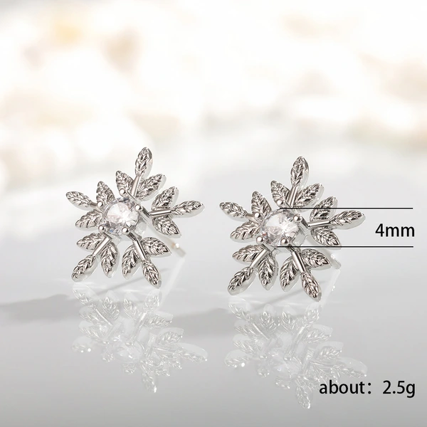    New Sweet Snowflake Shape Women's Earrings Exquisite Zircon Holiday Gift Earrings Wholesale