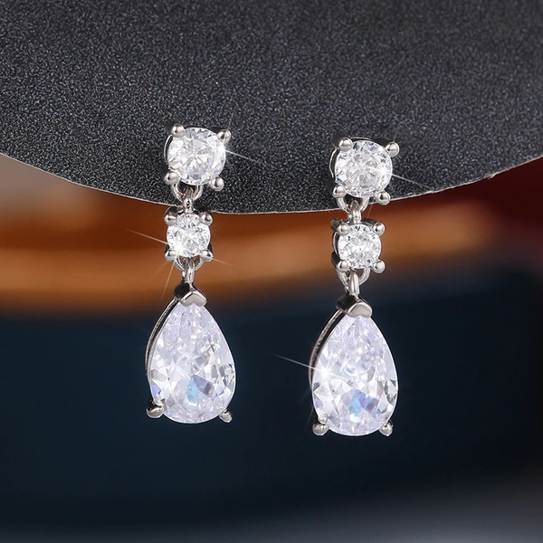 Small fresh classic teardrop earrings light luxury micro-inlaid pear-shaped zircon bridal banquet temperament earrings for women