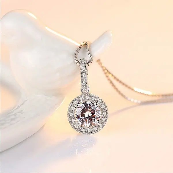 European and American copper-plated white gold pendant exquisite disc zircon style necklace classic clavicle chain for women