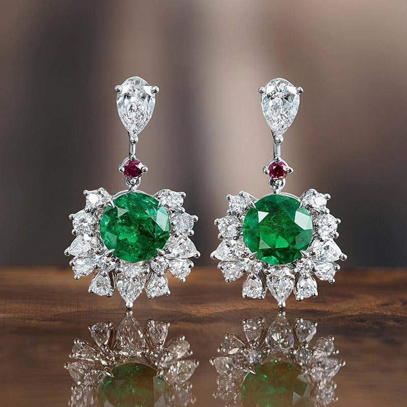 New product recommendation: high-end palace style luxury earrings for women inlaid with emerald green zircon earrings