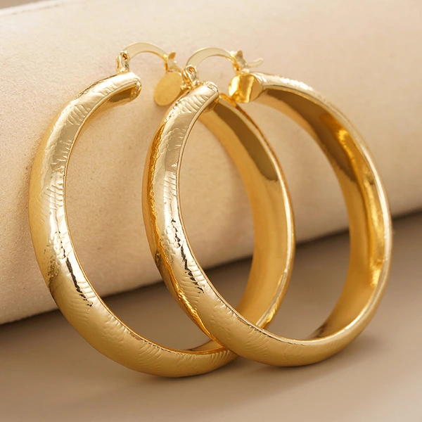 Middle Eastern women's earrings with exotic slash pattern and Hong Kong style glossy jewelry