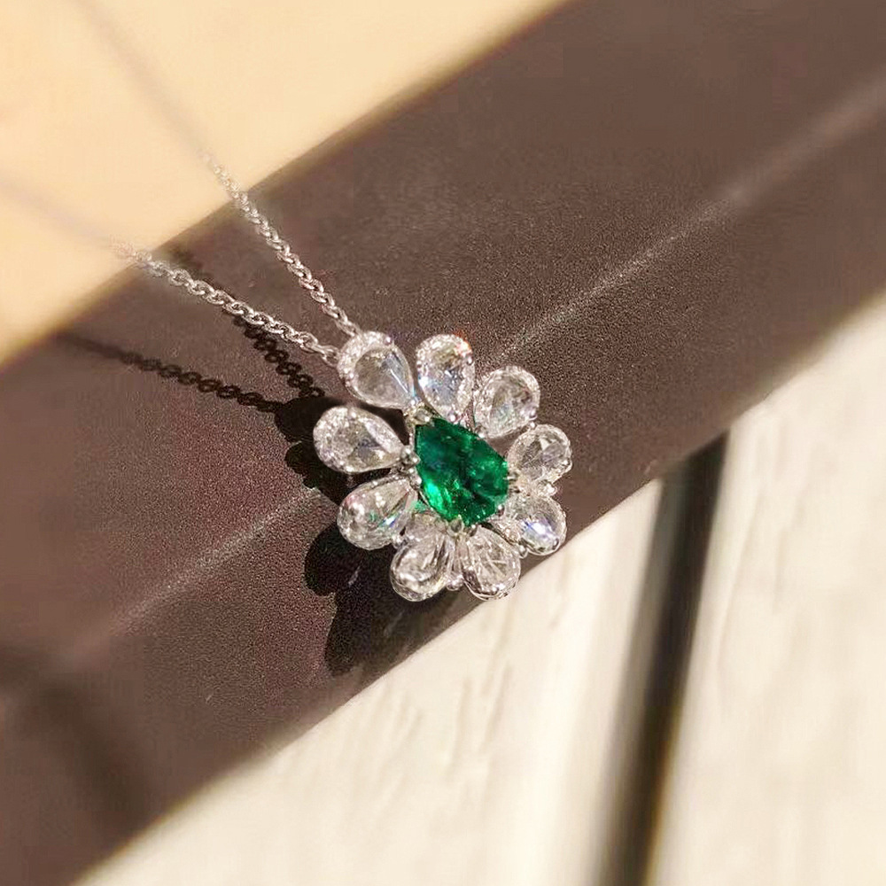 2022 new arrival exquisite teardrop-shaped zircon necklace for women imitation emerald gemstone pendant clavicle necklace for women