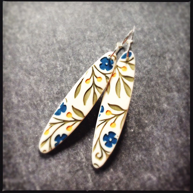   European and American e-commerce earrings creative personality flower long earrings hot-selling ear hooks