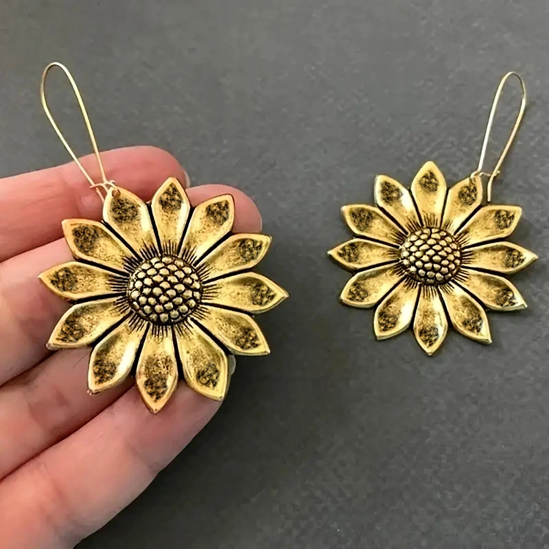 Ethnic style exaggerated earrings, super large exquisite European and American heavy-duty personalized earrings, personalized creative retro ear hooks