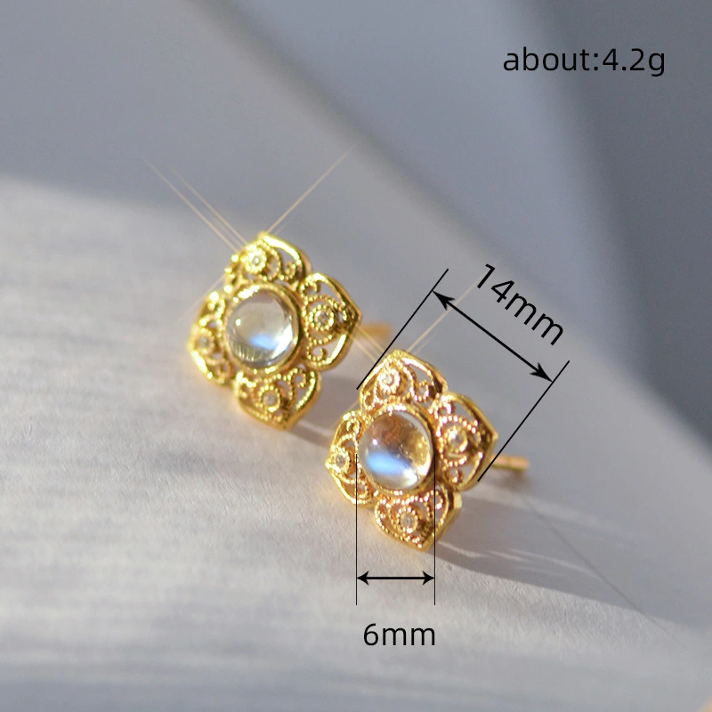  French fashion four-leaf clover hollow necklace earrings temperament lace retro set high-end female jewelry