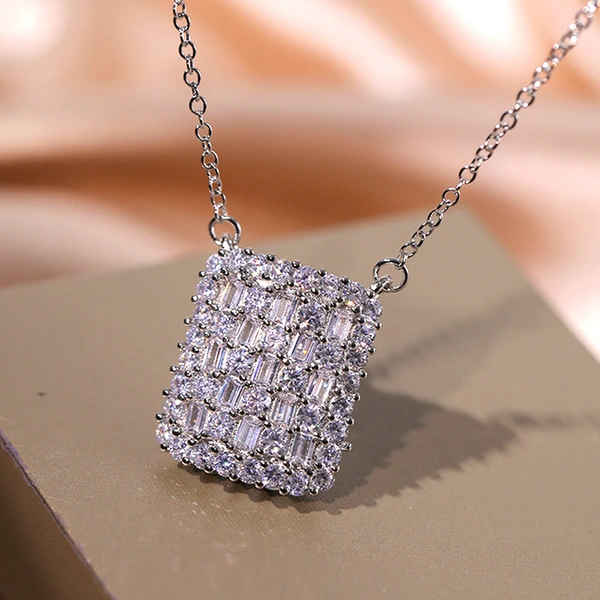 2022 best-selling full diamond inlaid zircon women's necklace high-end light luxury live broadcast popular clavicle chain