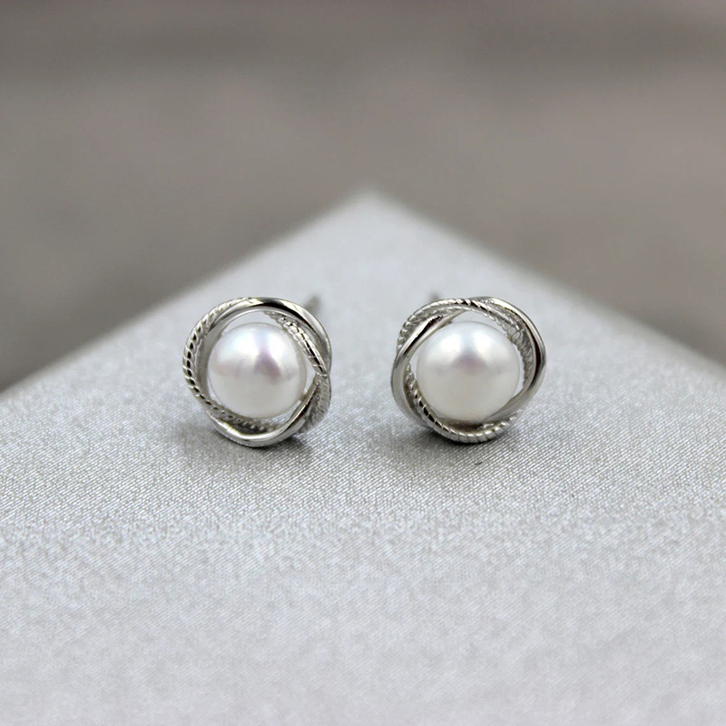  Korean version of simple niche imitation pearl earrings twisted flower flower earrings retro Hong Kong style French earrings