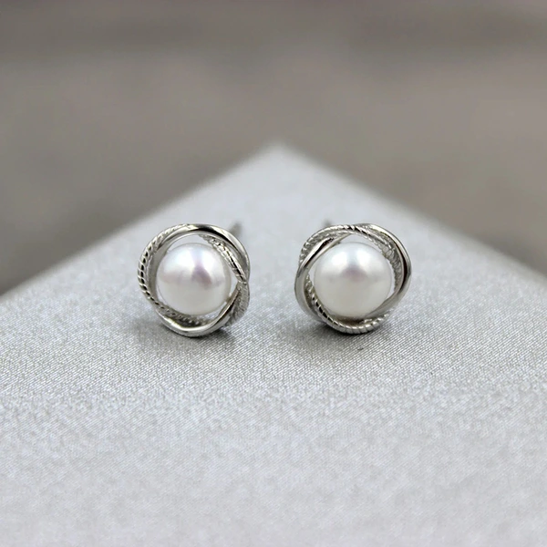  Korean version of simple niche imitation pearl earrings twisted flower flower earrings retro Hong Kong style French earrings