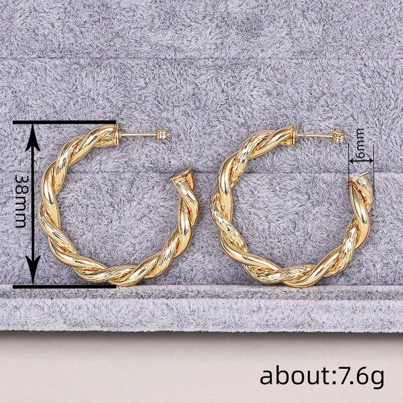 Manufacturers wholesale new style earrings for women, braided shiny jewelry, fashionable and popular accessories