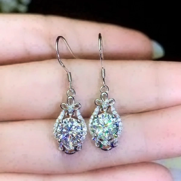   Kuaishou live broadcast new Internet celebrity style flower short ear hook simple zircon temperament earrings