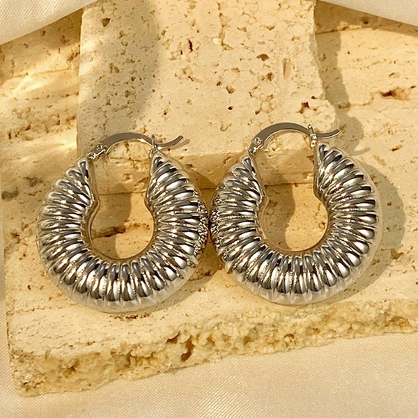 Hot-selling earring set for women, French retro style, personalized jewelry, new Middle Eastern teardrop shape, super hot style