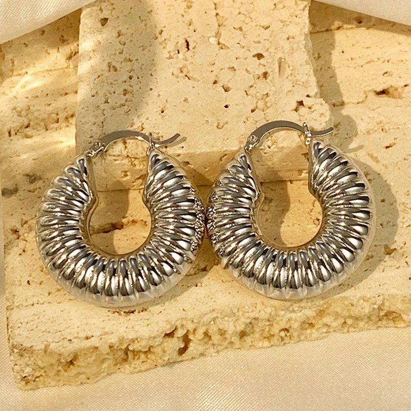 Hot-selling earring set for women, French retro style, personalized jewelry, new Middle Eastern teardrop shape, super hot style