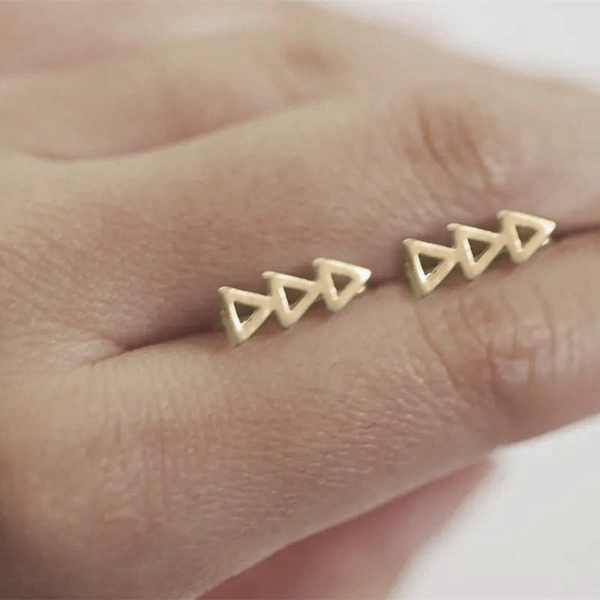 New exquisite small earrings basic versatile student trend earrings style Japanese and Korean sweet earrings