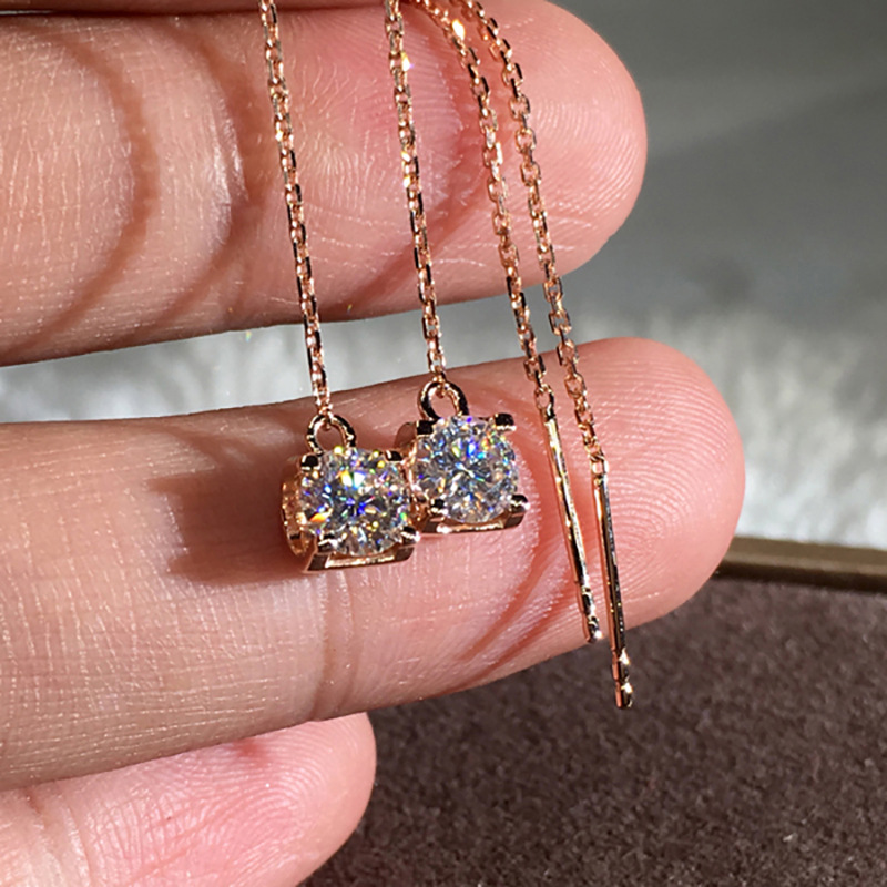 Eye-catching earrings with elegant features Korean girls' trendy all-match earrings classic round four-claw ring